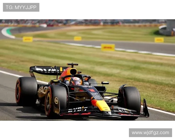 F1赛季最新动态:红牛车队连续夺冠,梅赛德斯调整战略备战下赛季 F1赛季最新动态:红牛车队连续夺冠,梅赛德斯调整战略备战下赛季