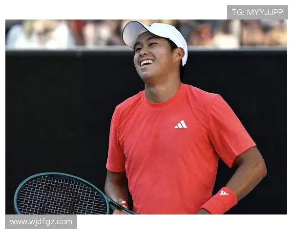 美职篮焦点之战激烈上演群星发力再塑季后赛新格局走向引发热议与期待